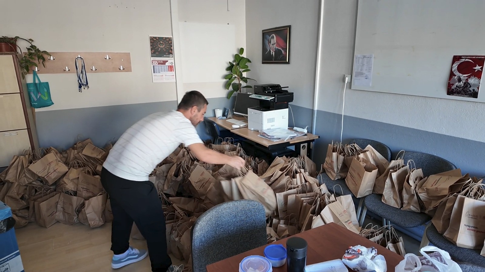 Bornova Belediyesi’nden öğrencilere beslenme desteği