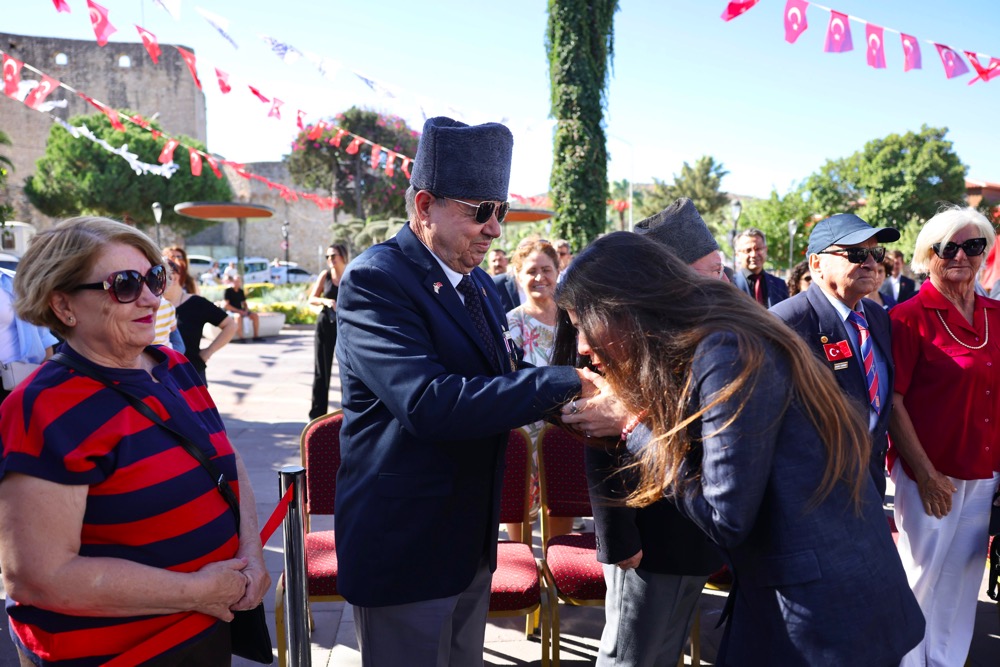 Çeşme Belediyesi’nden Gaziler Günü’nde Anlamlı Hediye