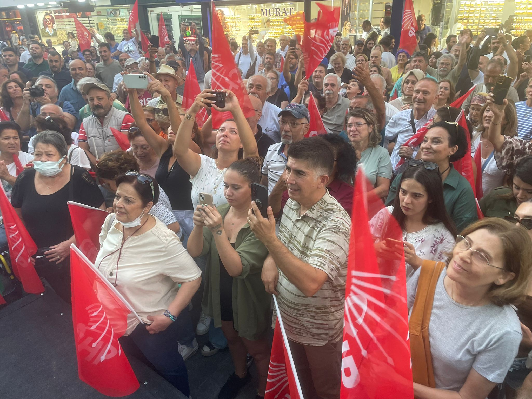 "GÜÇLÜ BAŞKAN" KARŞIYAKA'YA YENİDEN ADAYLIĞINI AÇIKLADI!
