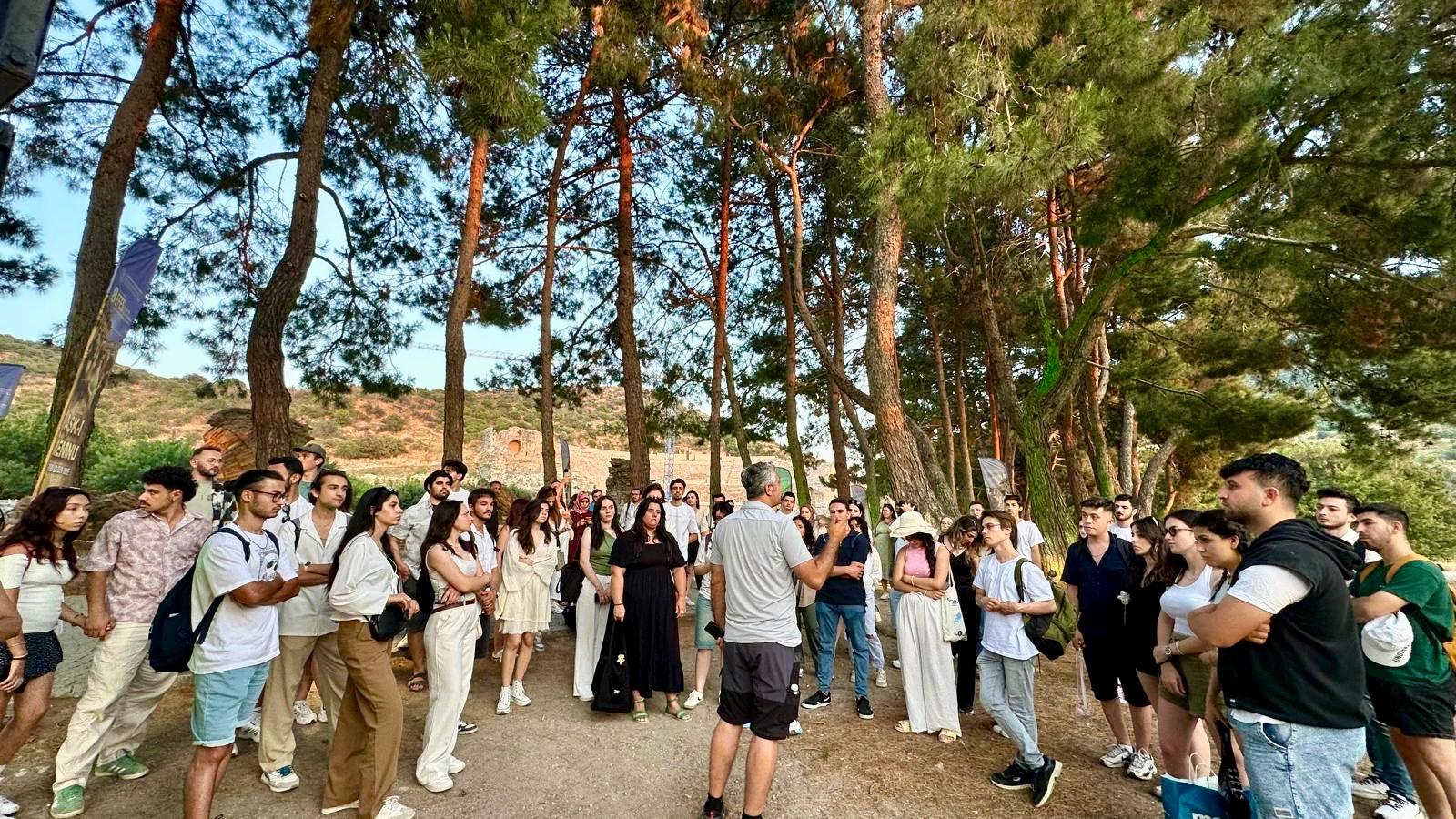 Çünkü İzmir gençleriyle güzel