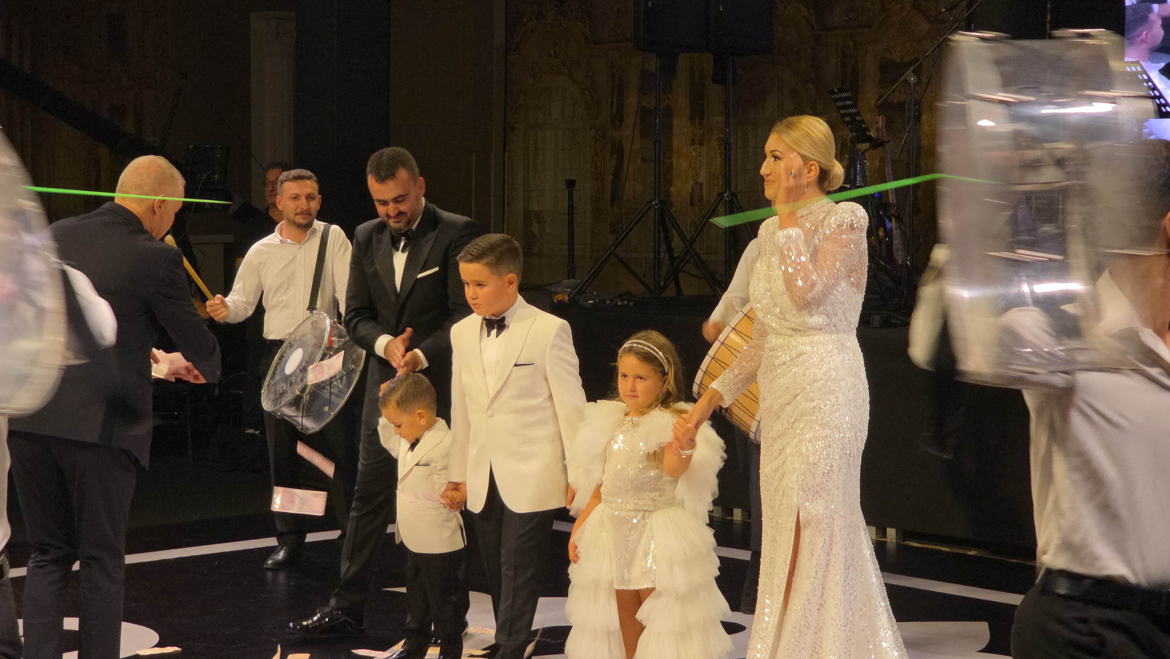 ALABAY AİLESİNİN MUTLU GÜNÜ: "ADNAN VE YAMAN ERKEKLİĞE İLK ADIMLARINI ATTI"