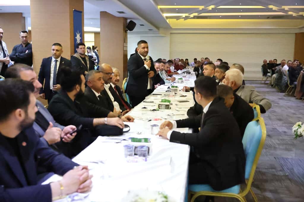 AK Parti’den İzmir’de, 'Bir Sofra'da İlle de Roman' buluşması!