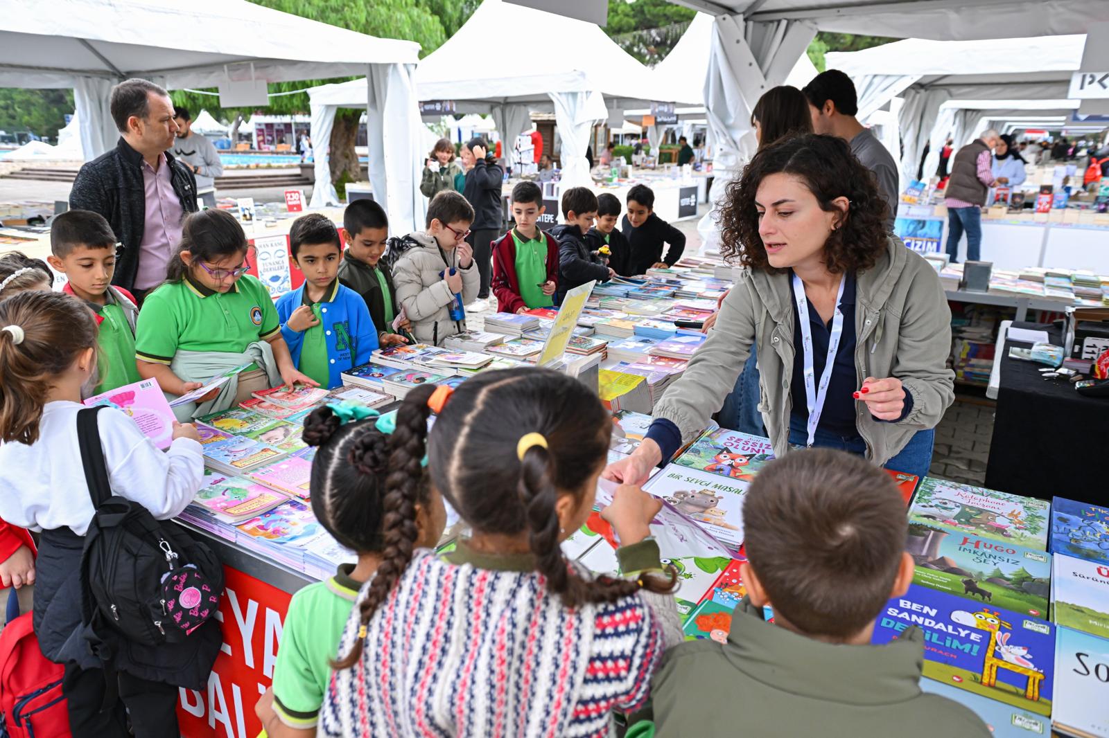 İZKİTAP’a her yaştan ziyaretçi