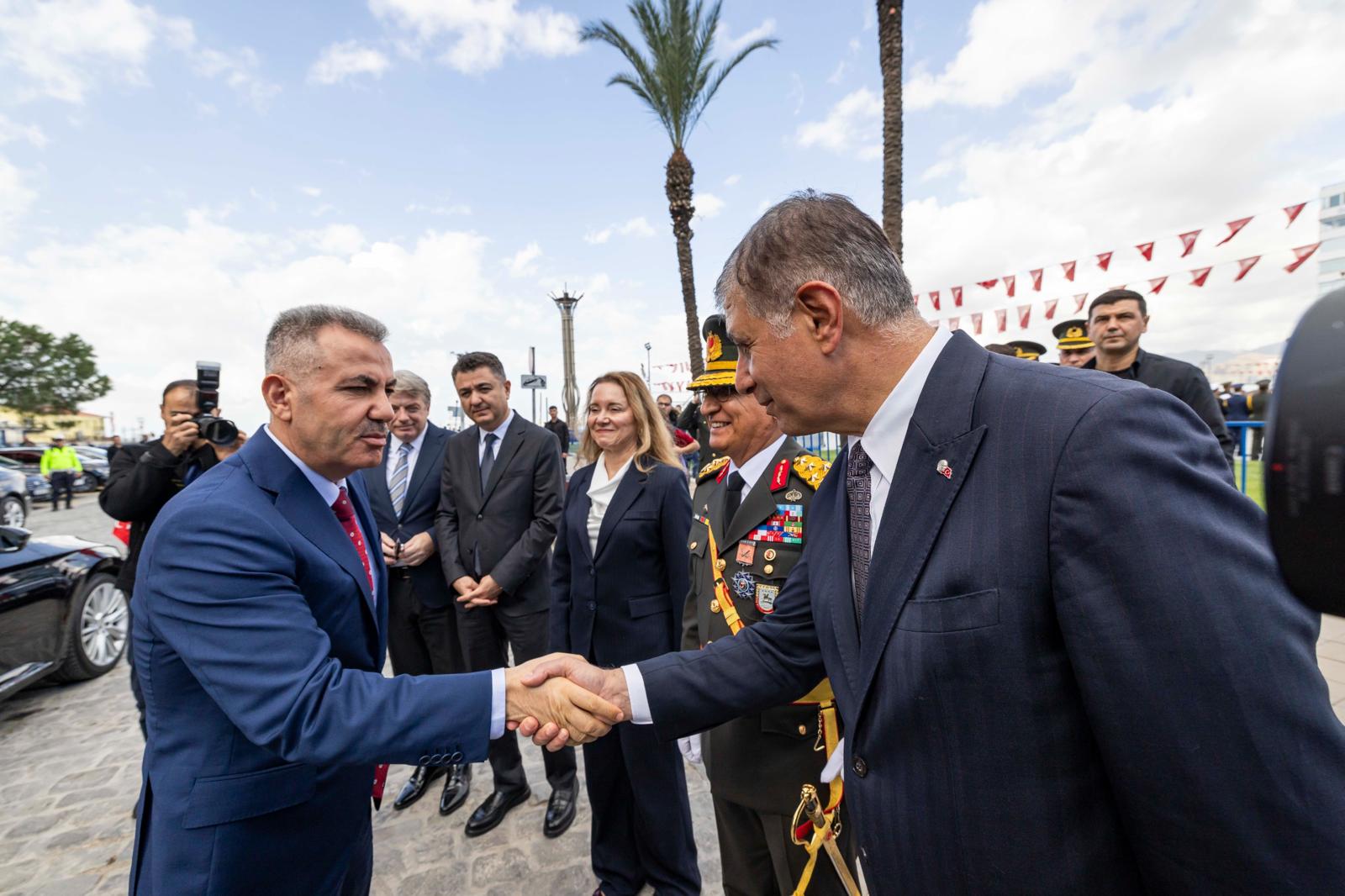İzmir’de Cumhuriyet Bayramı kutlamaları başladı