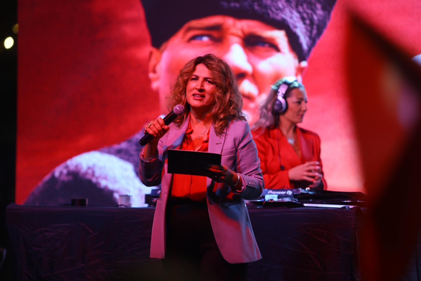 Karabağlar ’da Coşkulu Cumhuriyet Korteji