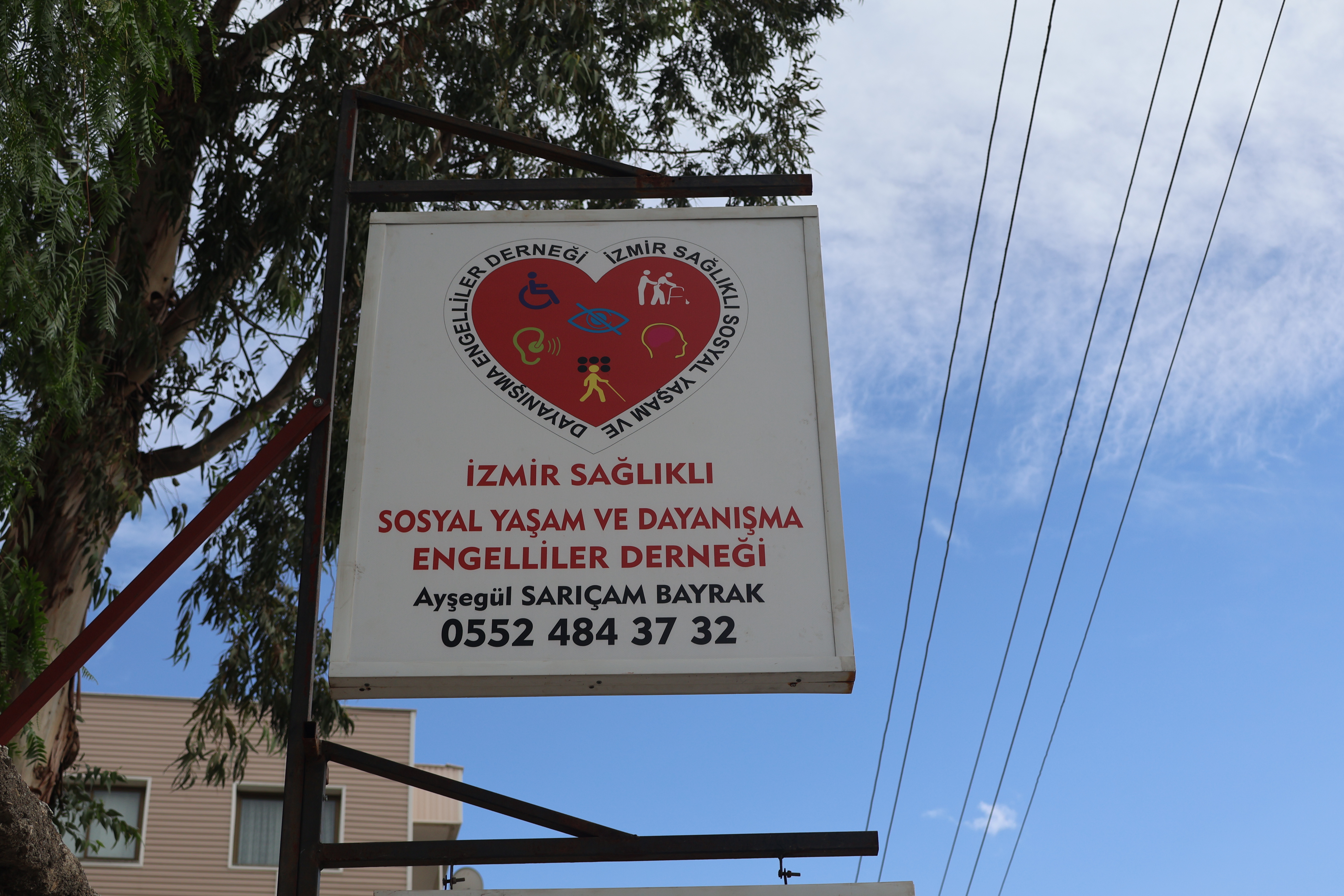 İZMİR'DE ENGELLİLER İÇİN UMUT KAPISI AÇILDI: "GERÇEK ENGEL, ZİHİNLERDEKİ AYRIMCILIKTIR"