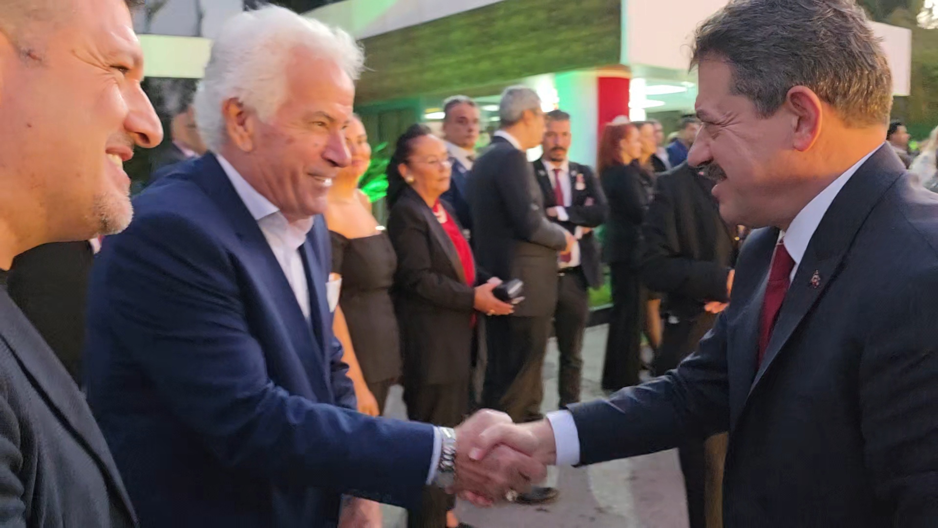 İZMİR'DE 29 EKİM RESEPSİYONU COŞKUYLA GERÇEKLEŞTİ: CUMHURİYET'İN 102. YILI TÖRENLE KUTLANDI