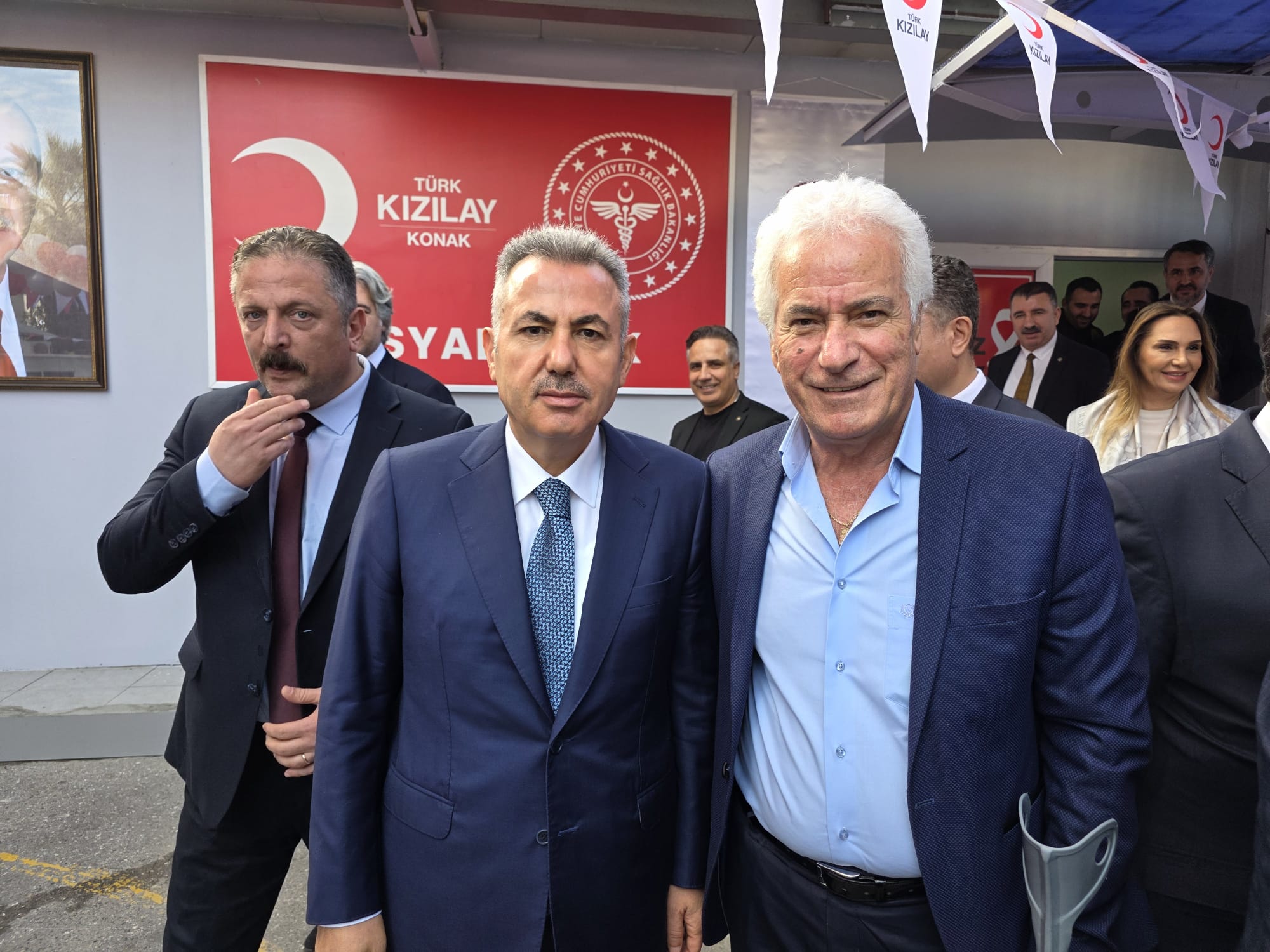 İzmir'de iyilik büyüyor: Kızılay Sosyal Butik kapılarını açtı