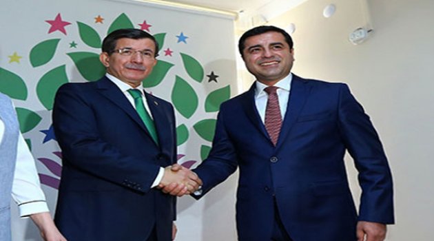 Davutoğlu: Ben Demirtaş'la görüşürken 'silahlanın' çağrısı geldi