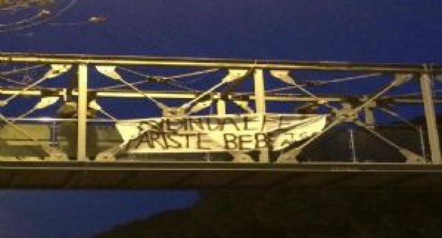 Davutoğlu'na pankartlı protesto: 4 Gözaltı