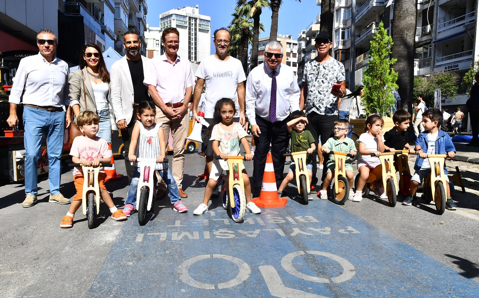 Büyükelçi’den Başkan Soyer’in elektrikli yolcu gemisi projesine destek
