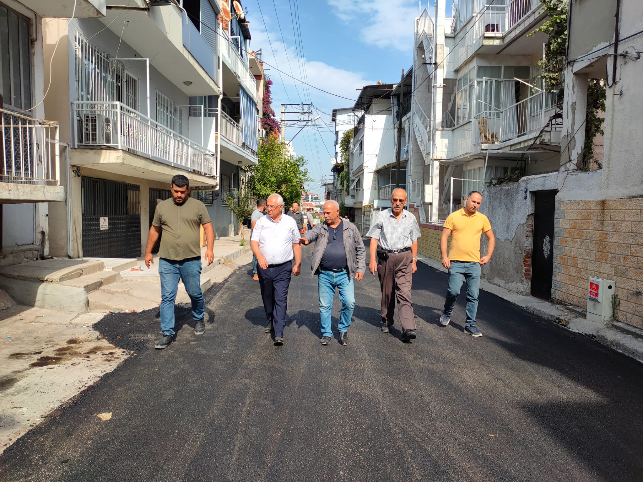 Karabağlar'da asfaltlamalar dur durak bilmiyor