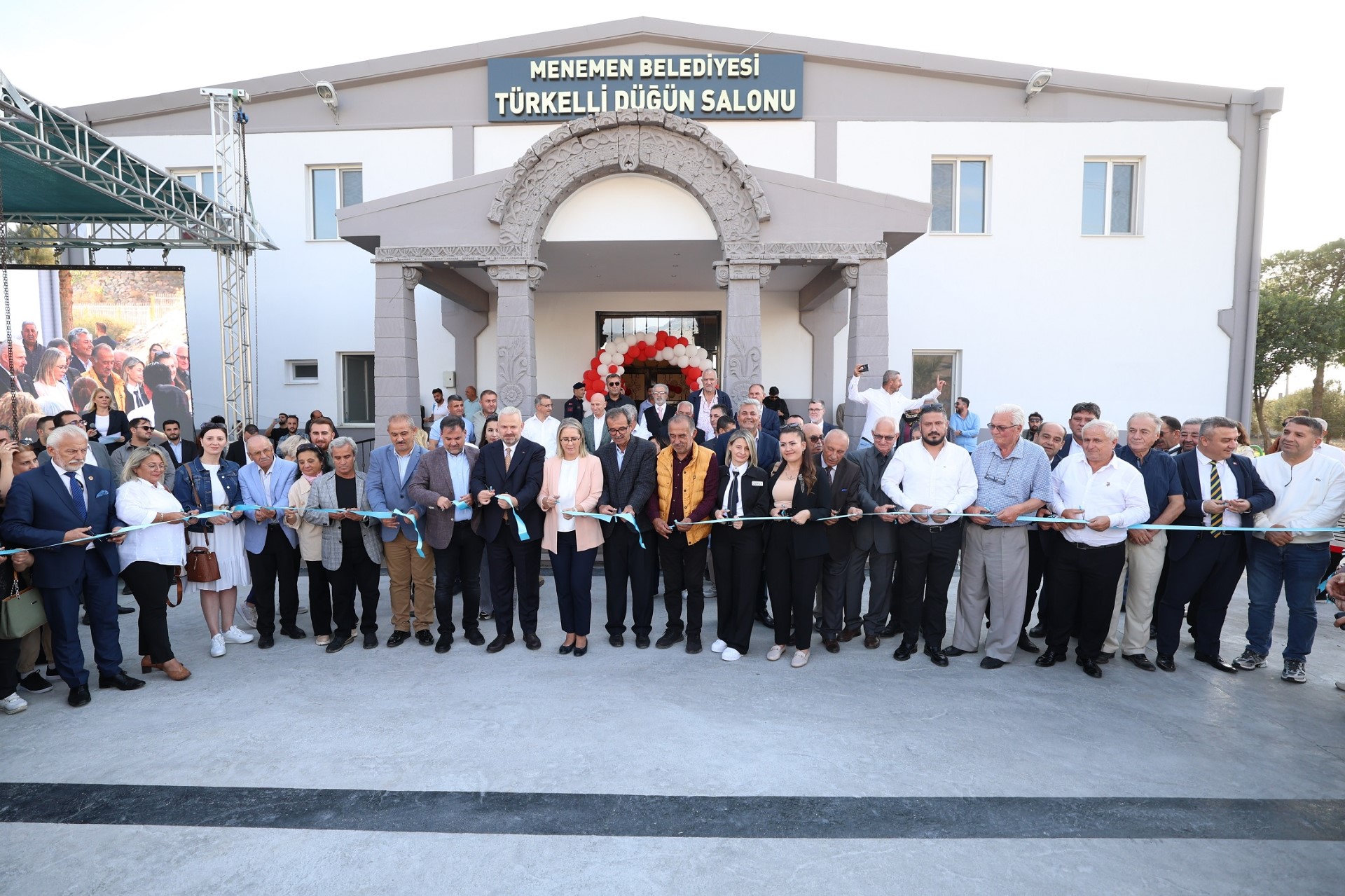 MENEMEN BELEDİYESİ'NDEN 4 AÇILIŞ BİRDEN