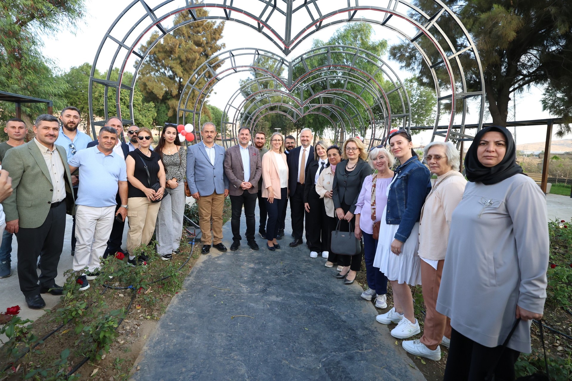 MENEMEN BELEDİYESİ'NDEN 4 AÇILIŞ BİRDEN