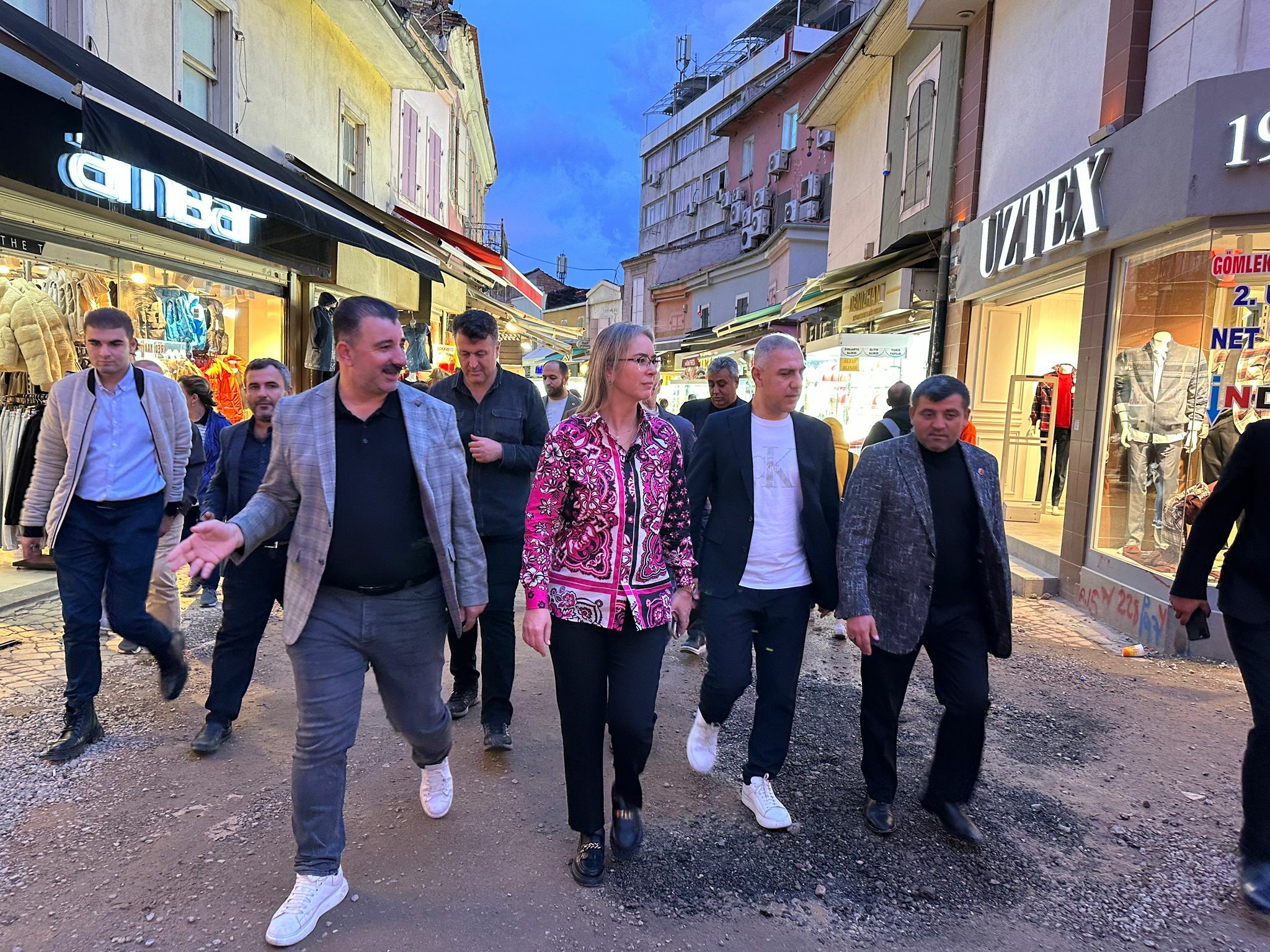 AK Partili Çankırı'dan CHP'li Başkan Soyer'e: Kemeraltı esnafı seni bekliyor, hadi gel yürü bakalım burada