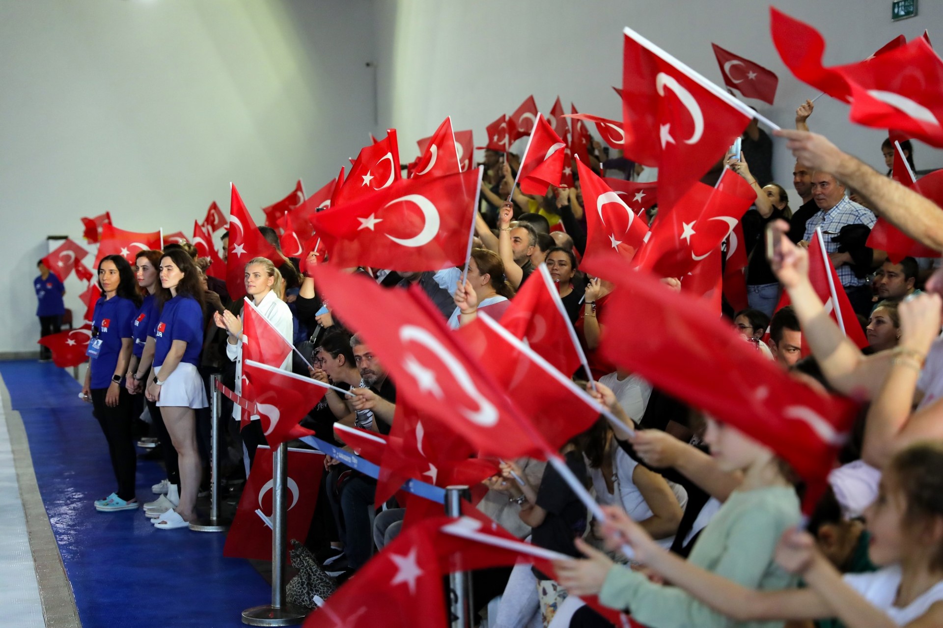 Geleceğin Milli Yüzücüleri Aliağa’da Atatürk İçin Kulaç Attı