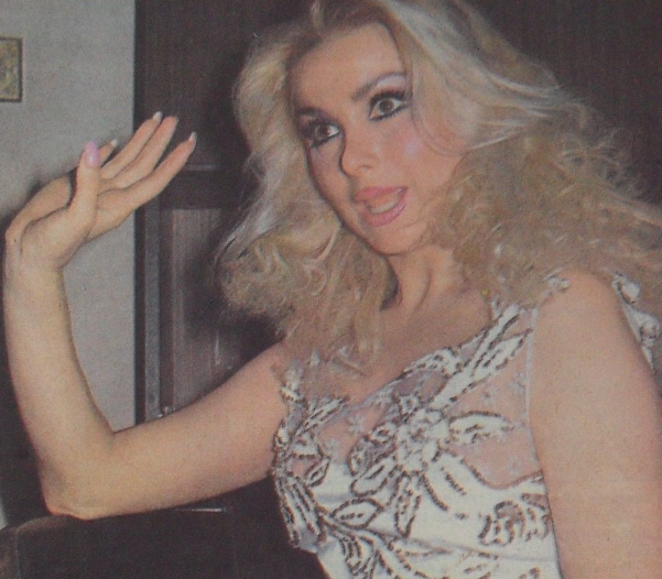 Yeşilçam'ın eski yıldızı, köpeklere torpil atan çocuğa tokat attı