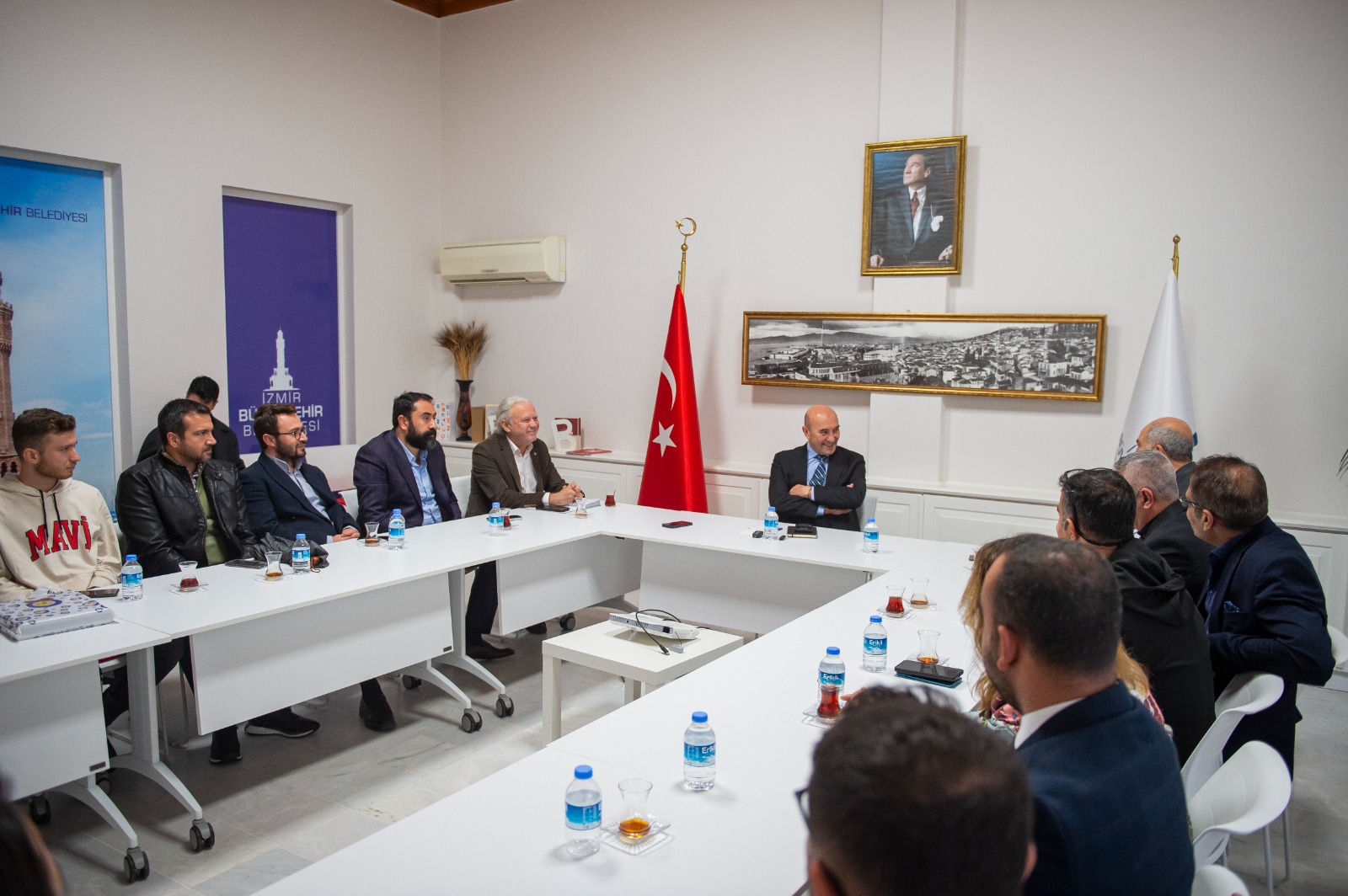 İzmir Şanlıurfa Federasyonu’ndan Başkan Soyer’e teşekkür ziyareti