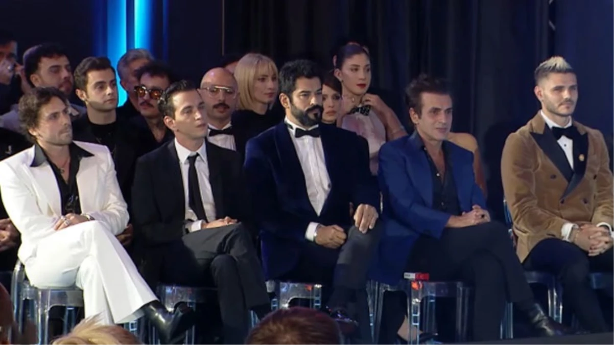 Törenin önüne geçen kare