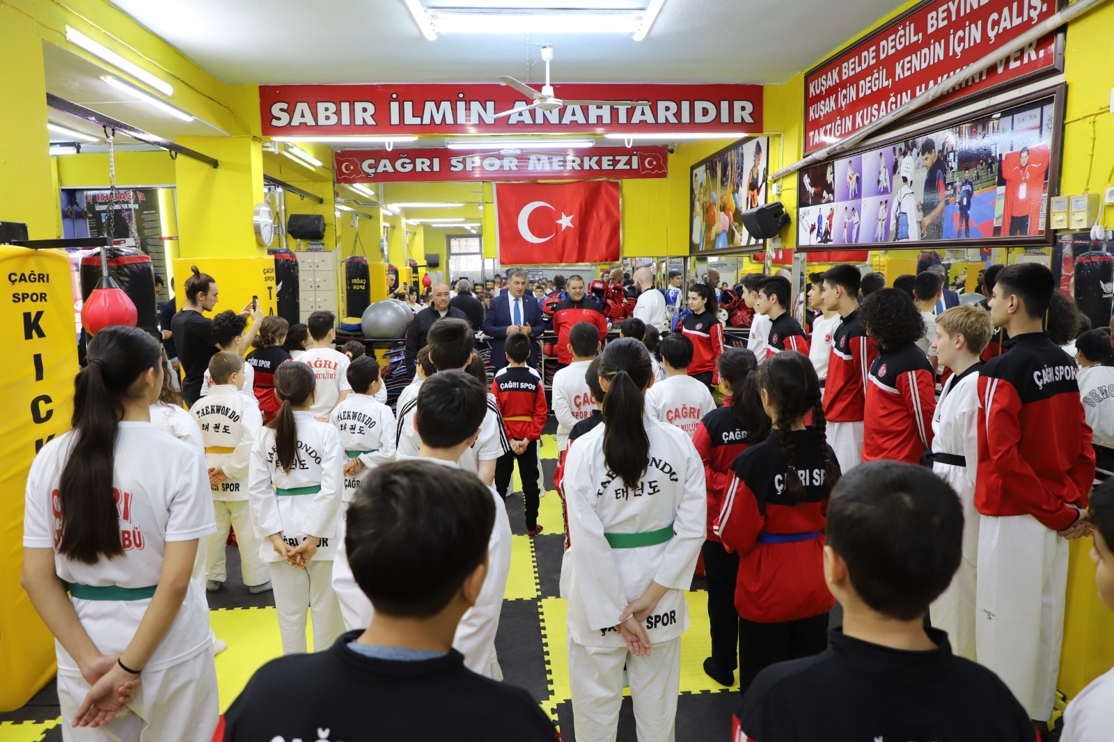 GENÇLİK VE SPOR İL MÜDÜRÜNDEN BAŞARILI SPOR KULÜBÜNE ZİYARET