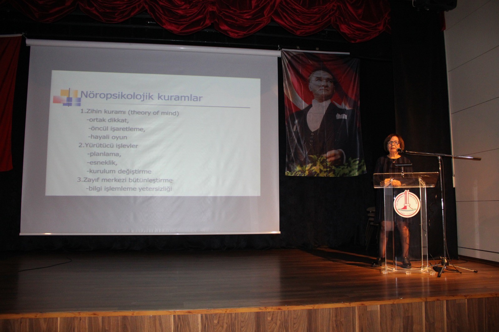 Karşıyaka sağlık söyleşilerinde otizm konuşuldu