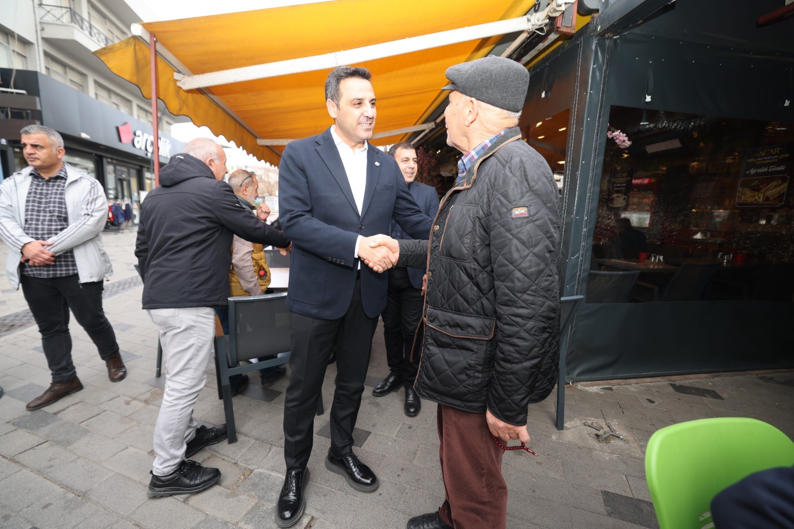 CHP Belediye Başkan Adayı Onur Emrah Yıldız; "Dertlerini anlatıyorlarsa, bana güveniyorlar demektir."