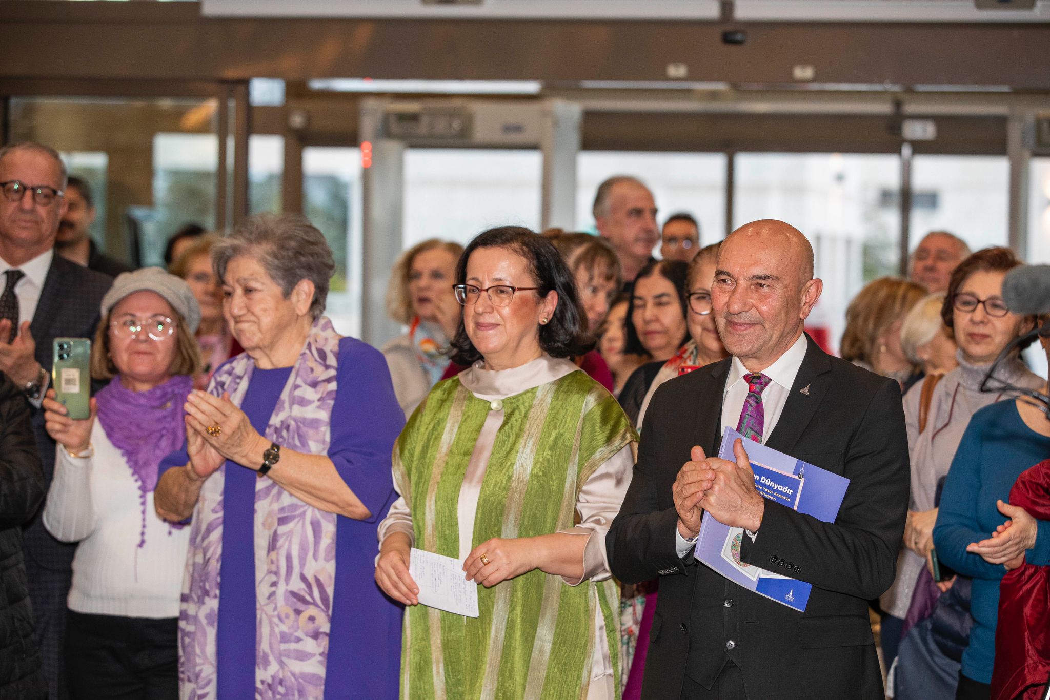 "İnsan Dünyadır" sergisi İzmirlilerle buluştu