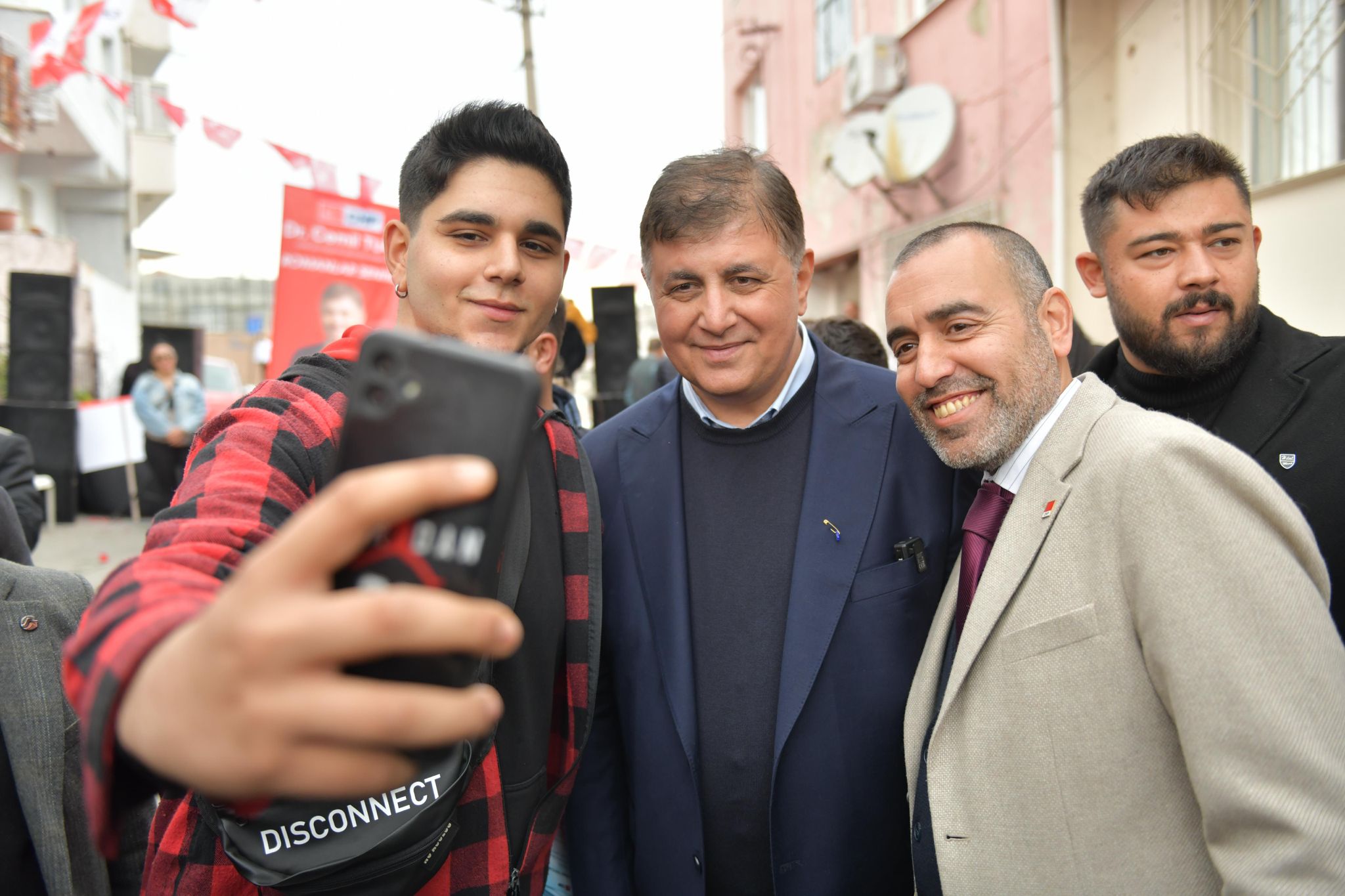 Başkan Tugay, Roman yurttaşlarla buluştu