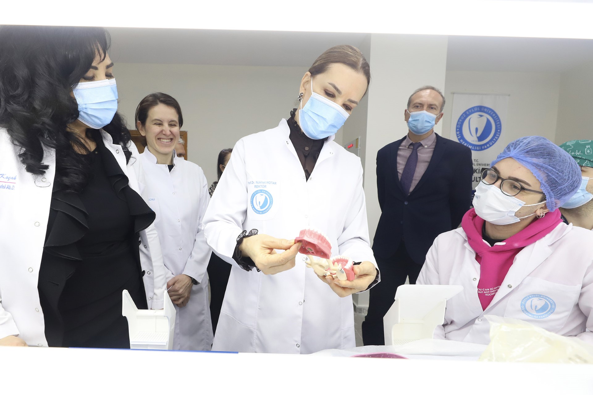 DEÜ'DEN BİR SAĞLIK YATIRIMI DAHA: PREKLİNİK LABORATUVARI HİZMETE ALINDI