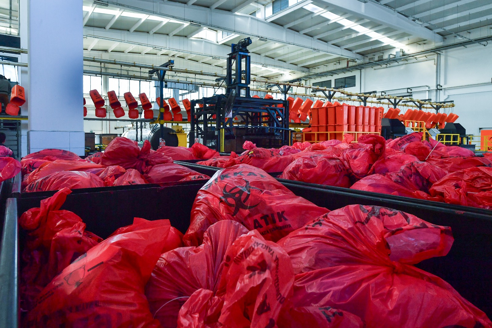 İzmir’de 4 yılda 30 bin tonun üzerinde tıbbi atık evsel atığa dönüştürüldü