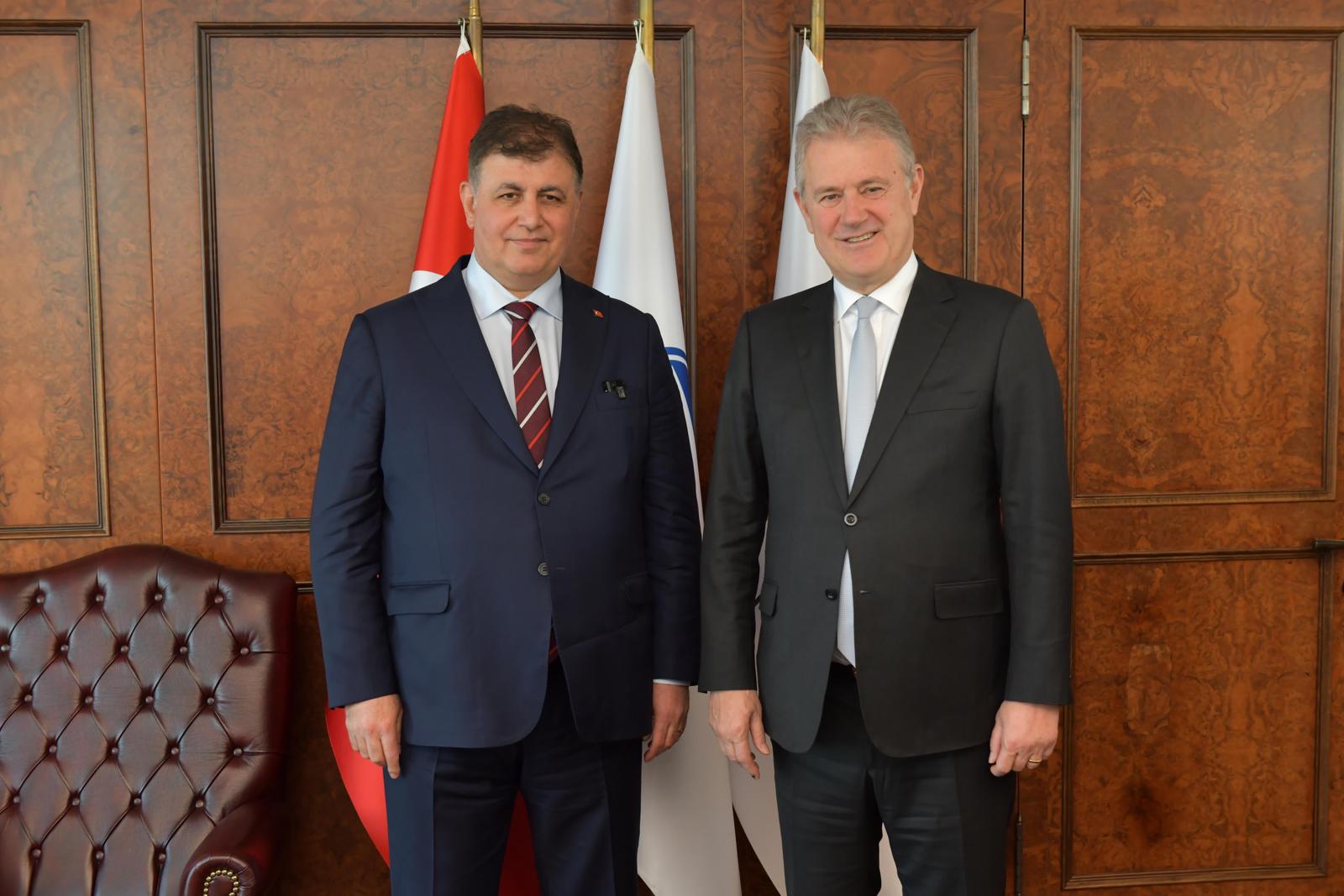 Başkan Adayı Tugay: "Başkan olursam siyasi konuları bir kenara bırakacağım."