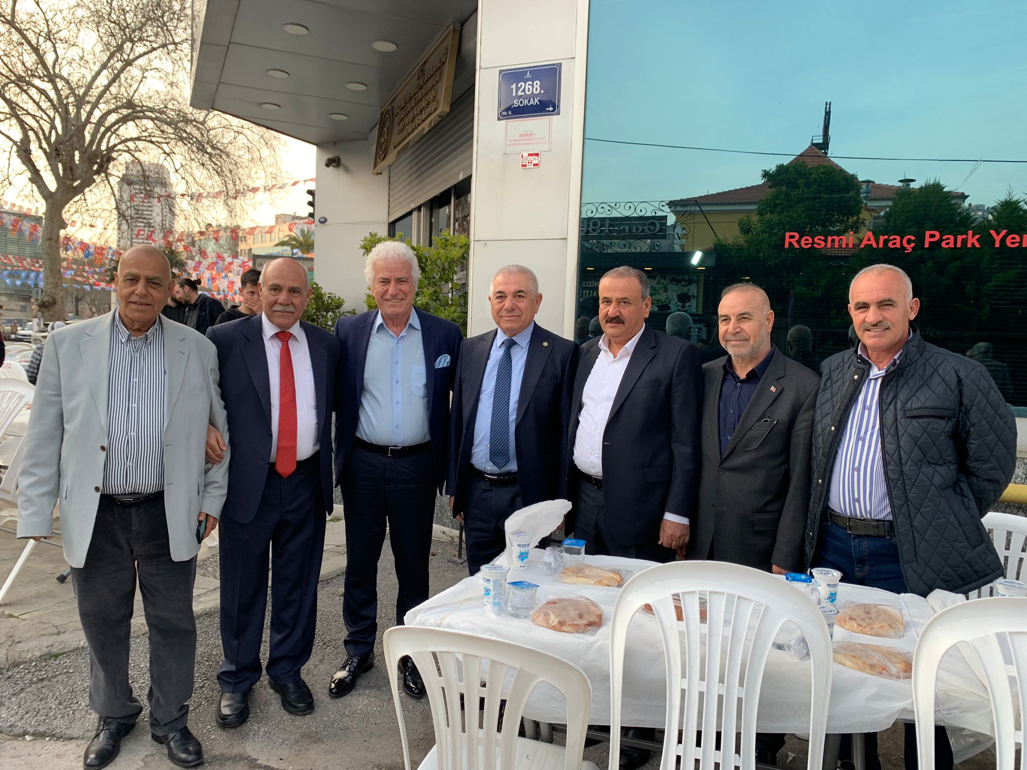 AK Parti Konak adayı Çankırı, Basmane iftar programında vatandaşlarla bir araya geldi