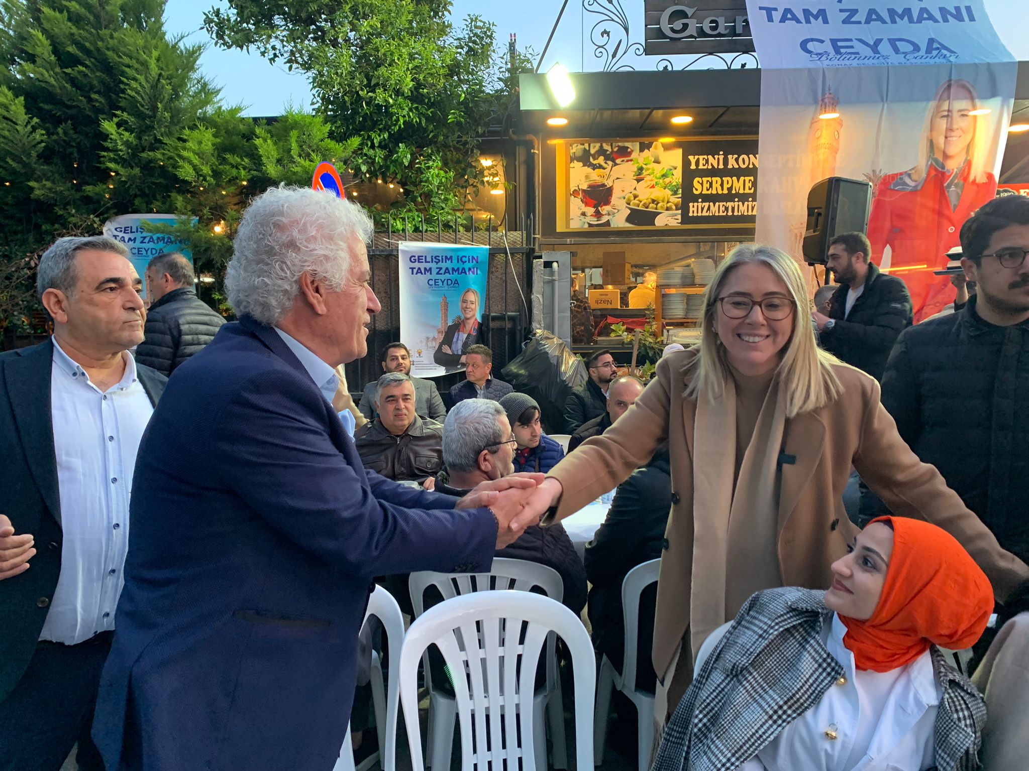 AK Parti Konak adayı Çankırı, Basmane iftar programında vatandaşlarla bir araya geldi