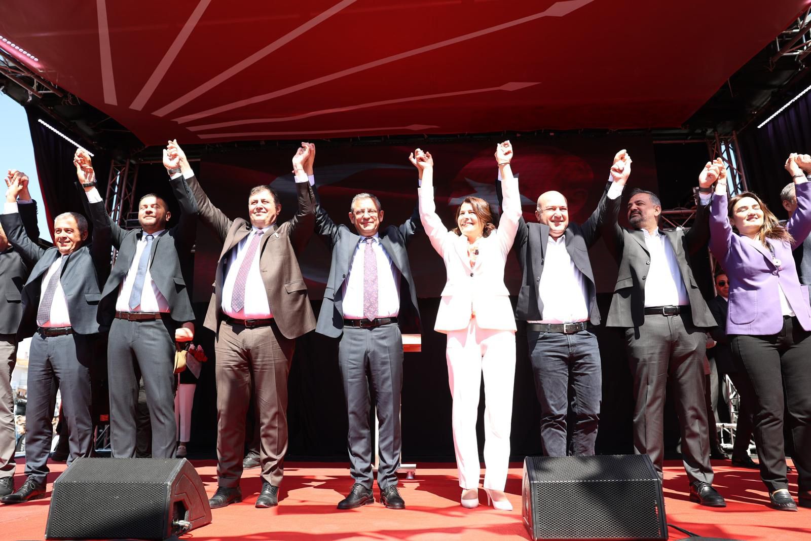 CHP Genel Başkanı Özel: İzmir'e kayyum atamaya çalışıyor