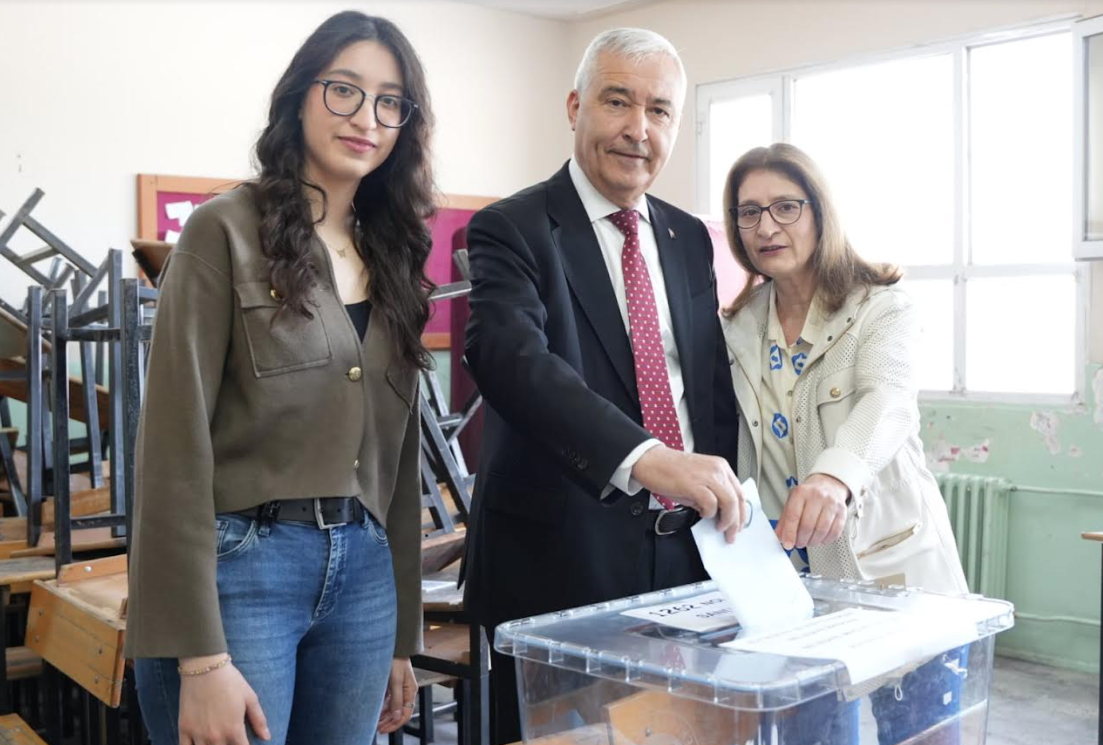 CHP İzmirli siyasiler sandık başında