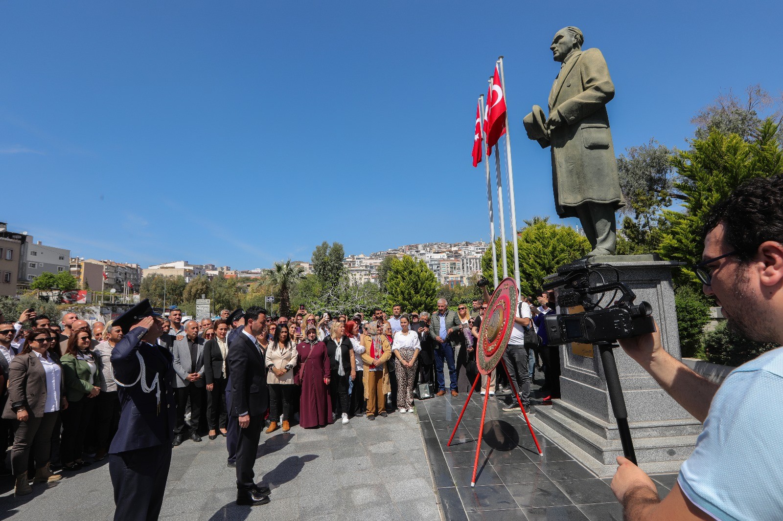 Bayraklı’da Başkan İrfan Önal mazbatasını aldı