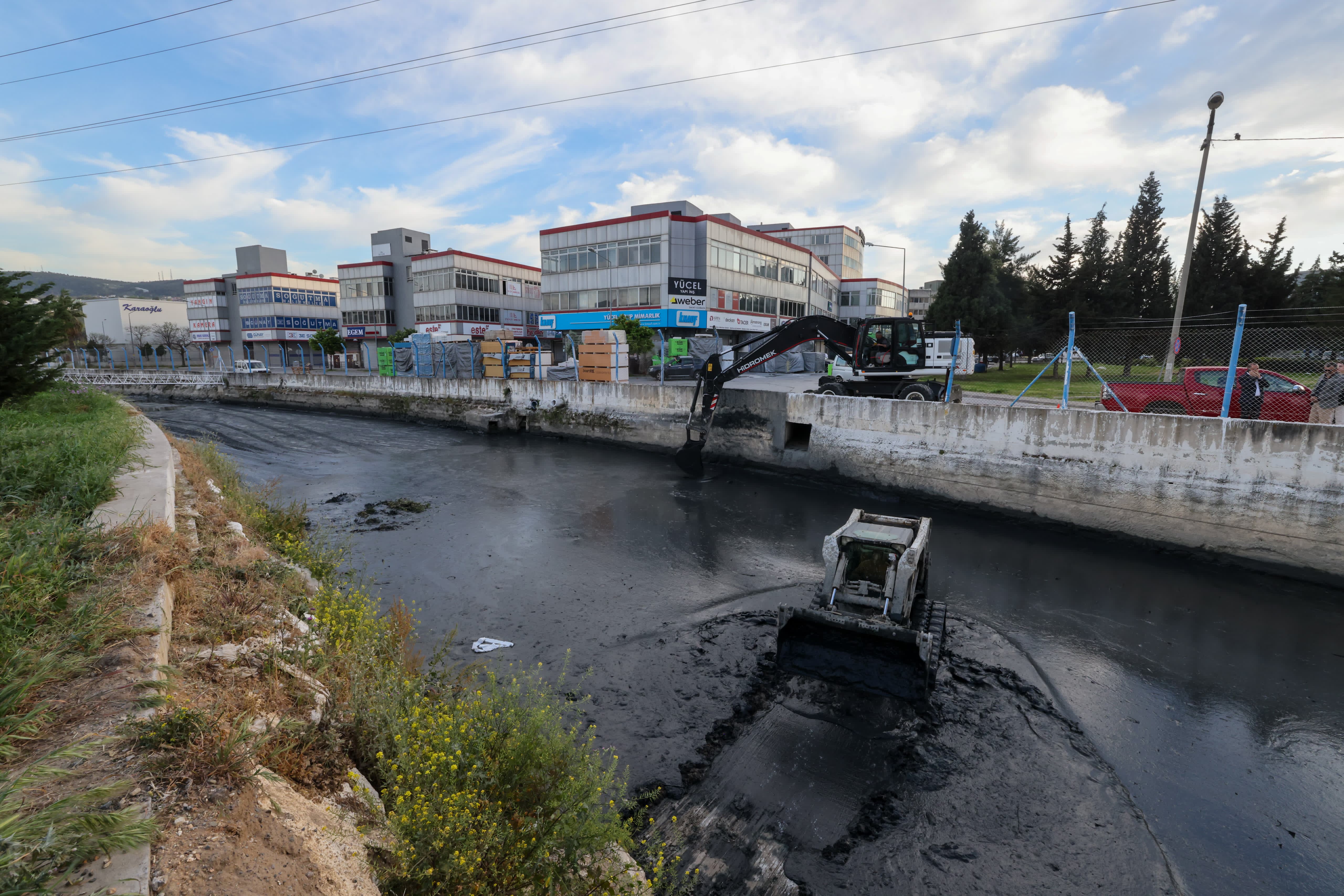 İZSU’dan dere yataklarında temizlik seferberliği