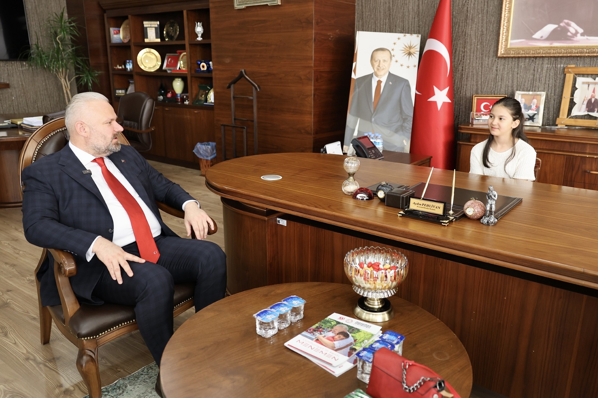 Başkan Pehlivan koltuğunu Aybüke’ye devretti