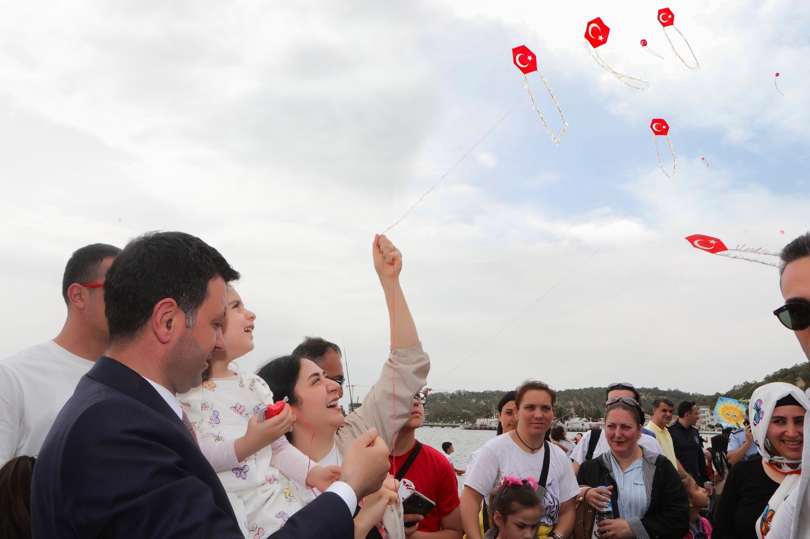 Başkan Önal sözünü tuttu: Binler Bayraklı’ya akın etti