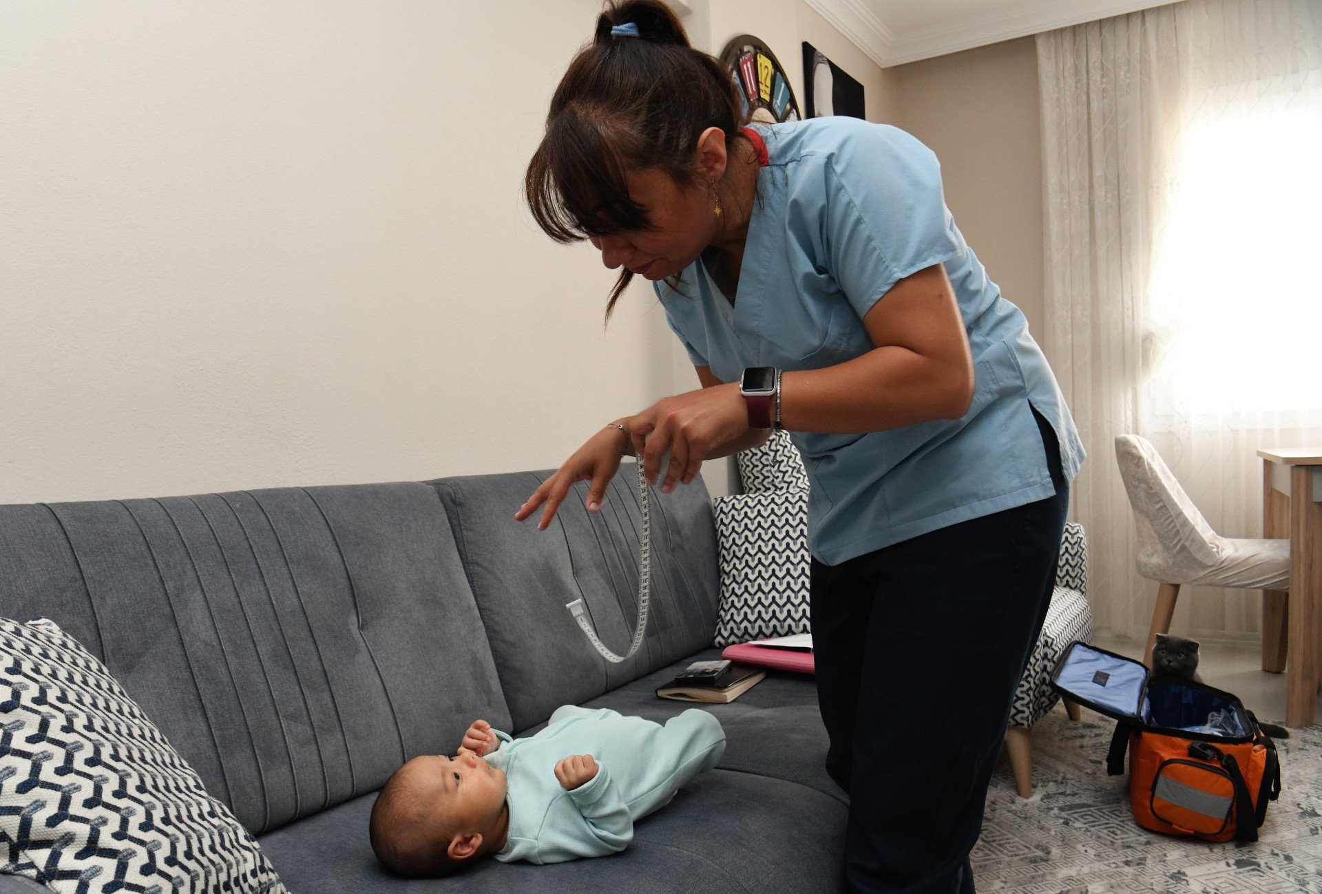 Bornova Belediyesi’nden yeni doğanlara özel hediye paketi