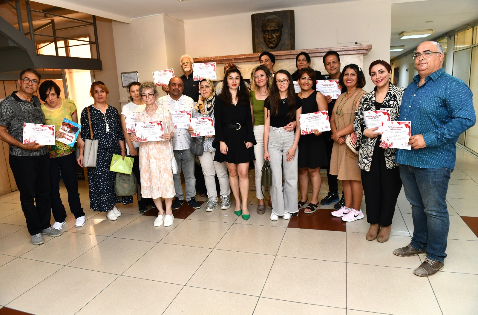 Çiğli Belediyesi Türkçe Okuma Yazma Kursu Sona Erdi