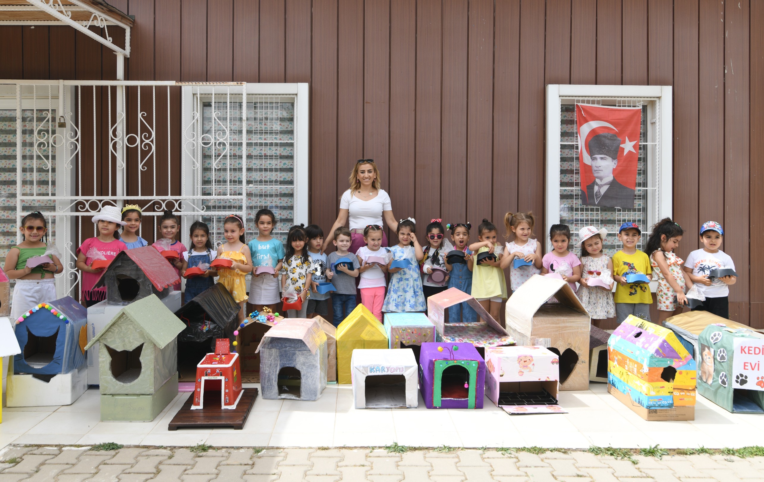 Bornova’da can dostlarına 'minik' dokunuş