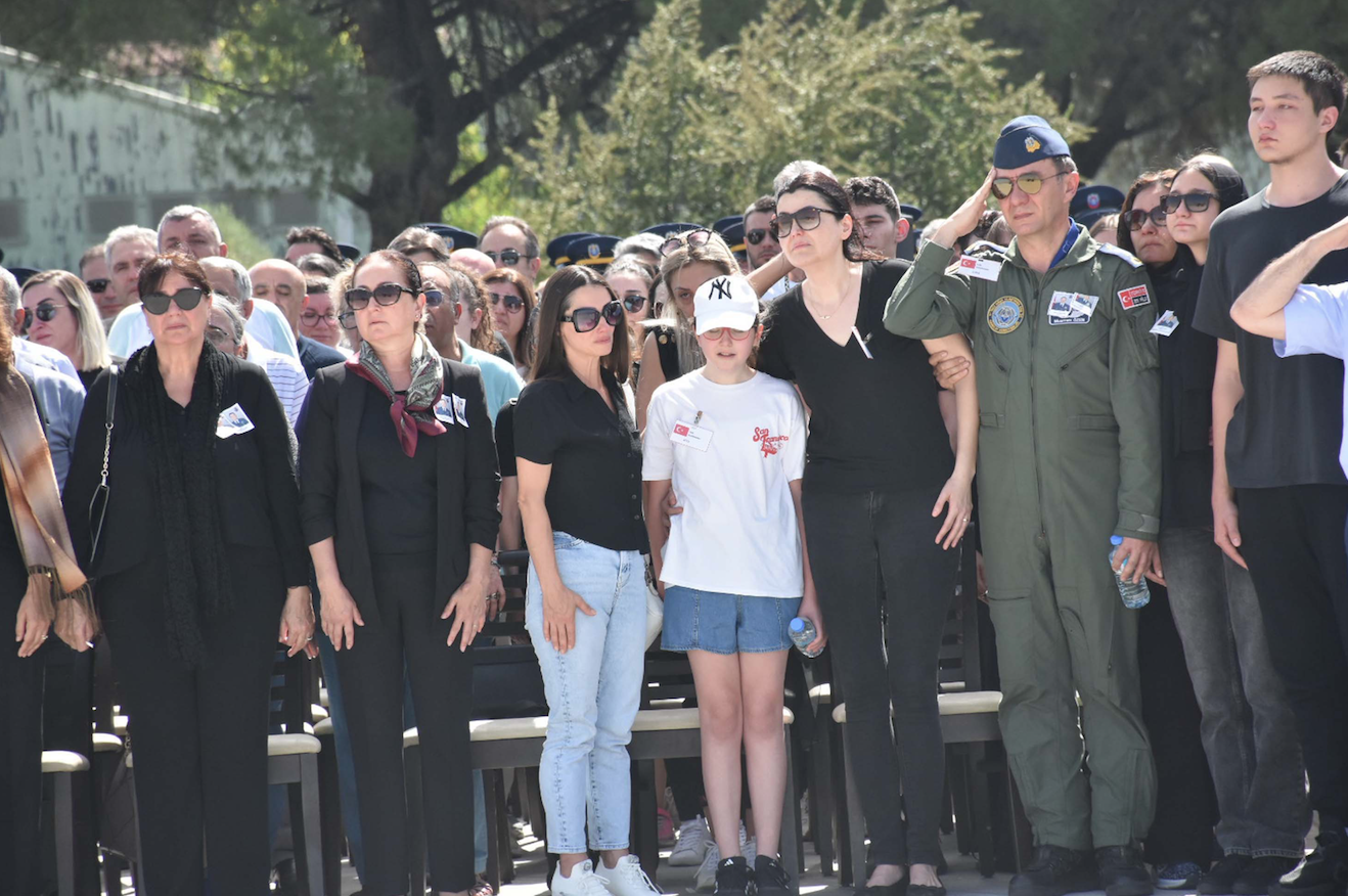 Şehit pilotlar için İzmir'de de askeri tören