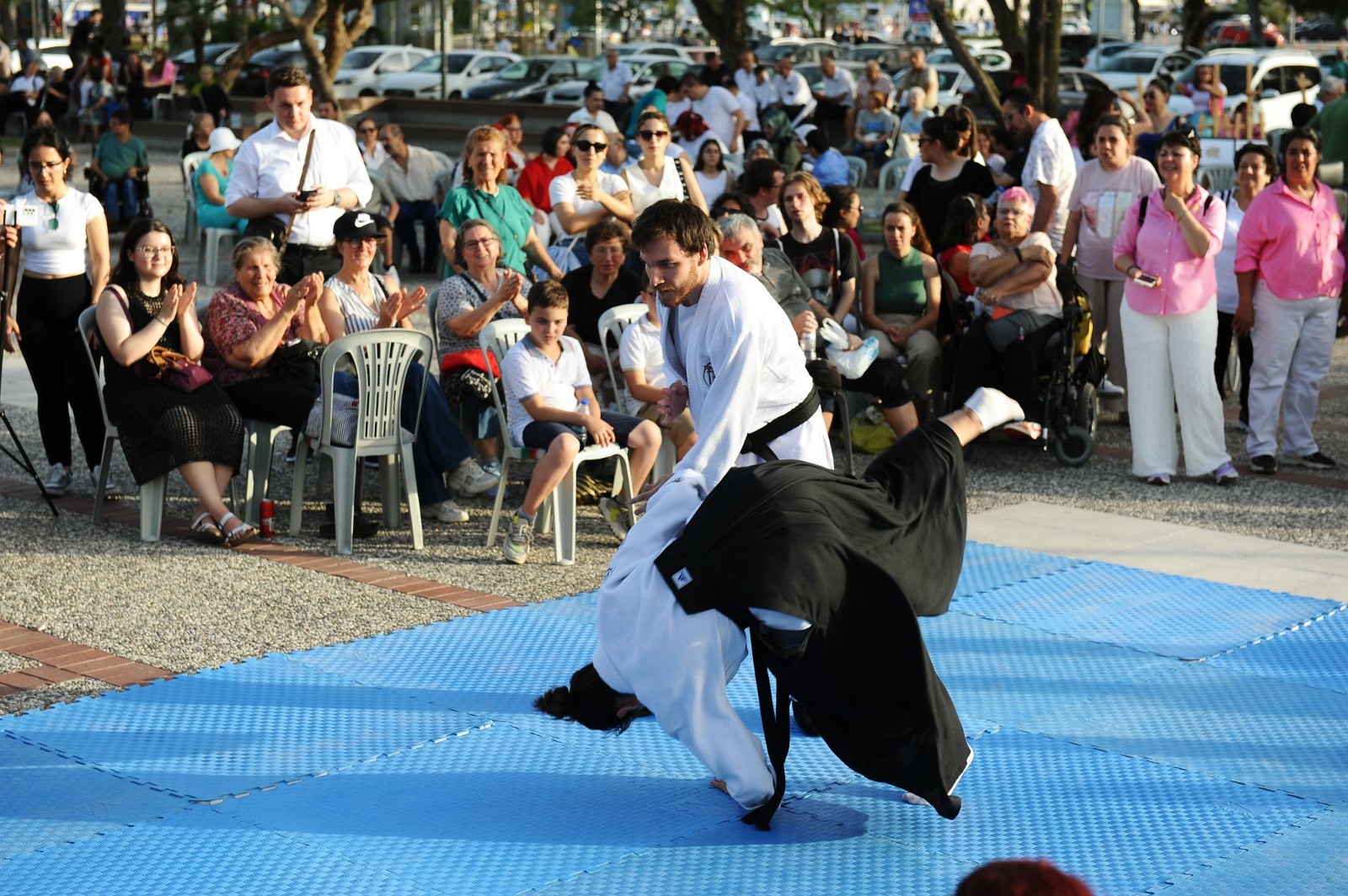 Karşıyaka’nın engel tanımayan gençlerinden renkli gösteriler