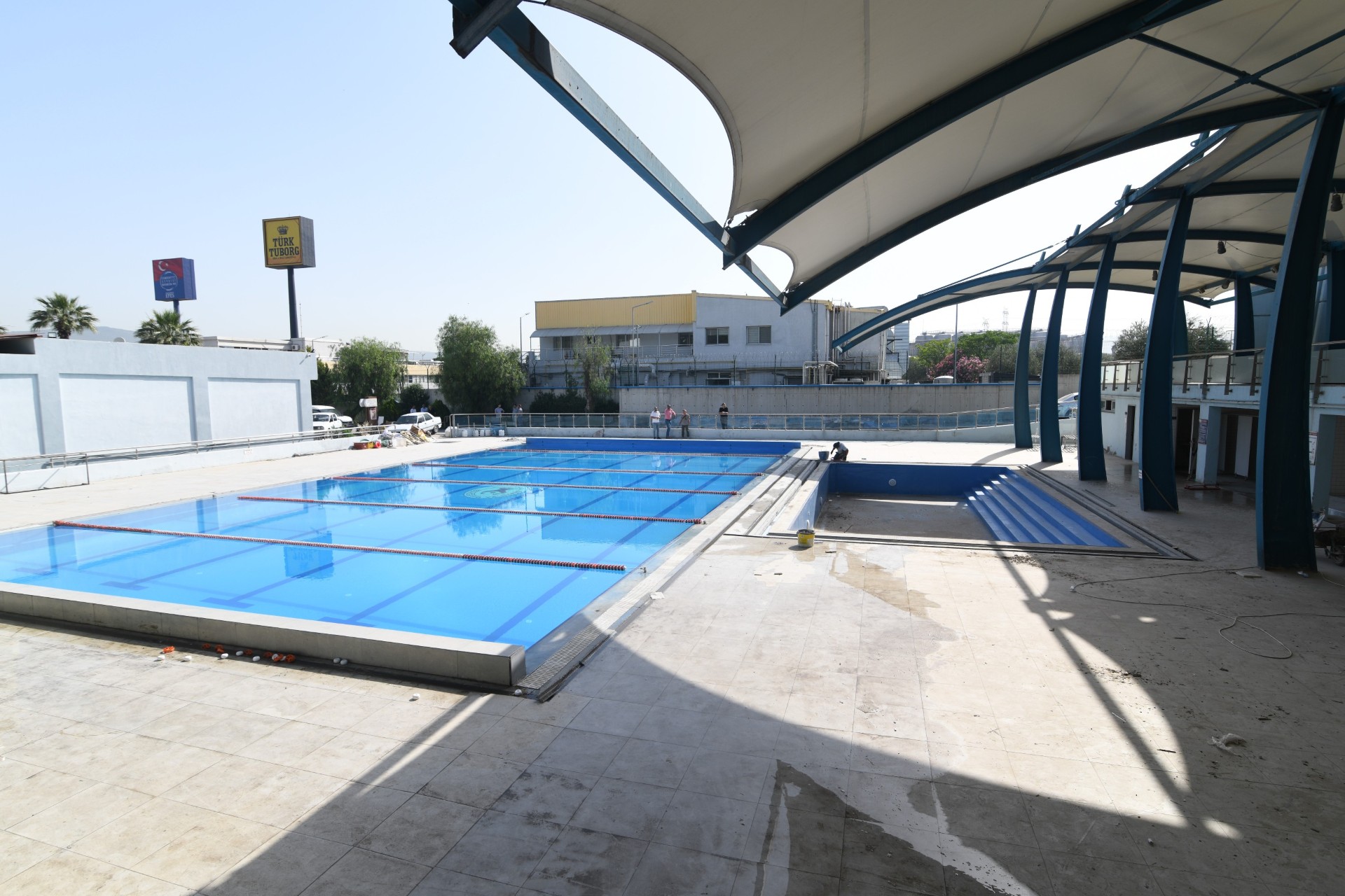 Bornova’da açık havuz yaza hazır