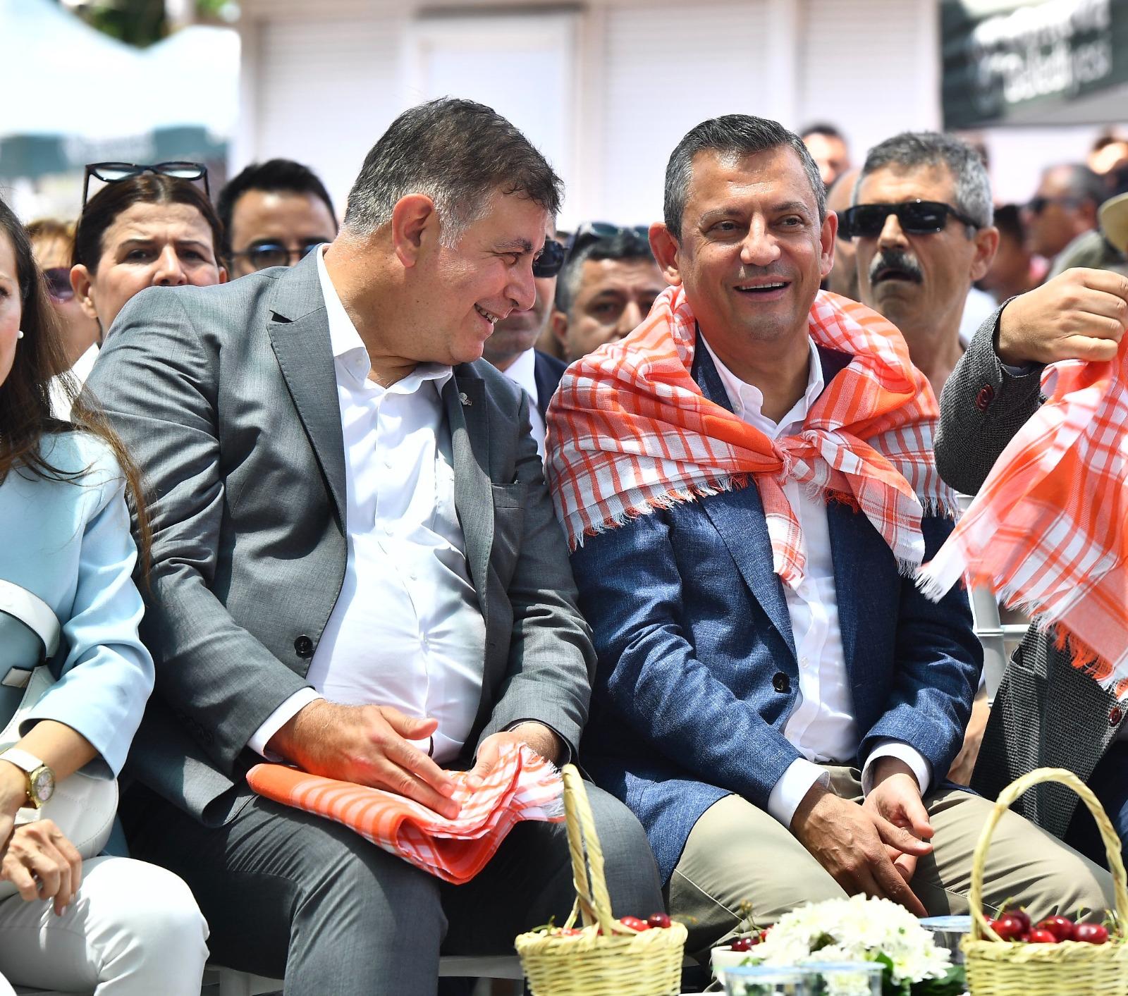 CHP Genel Başkanı Özgür Özel, Bornova Kiraz Festivali'nde konuştu: "İzmir ikinci memleketim"