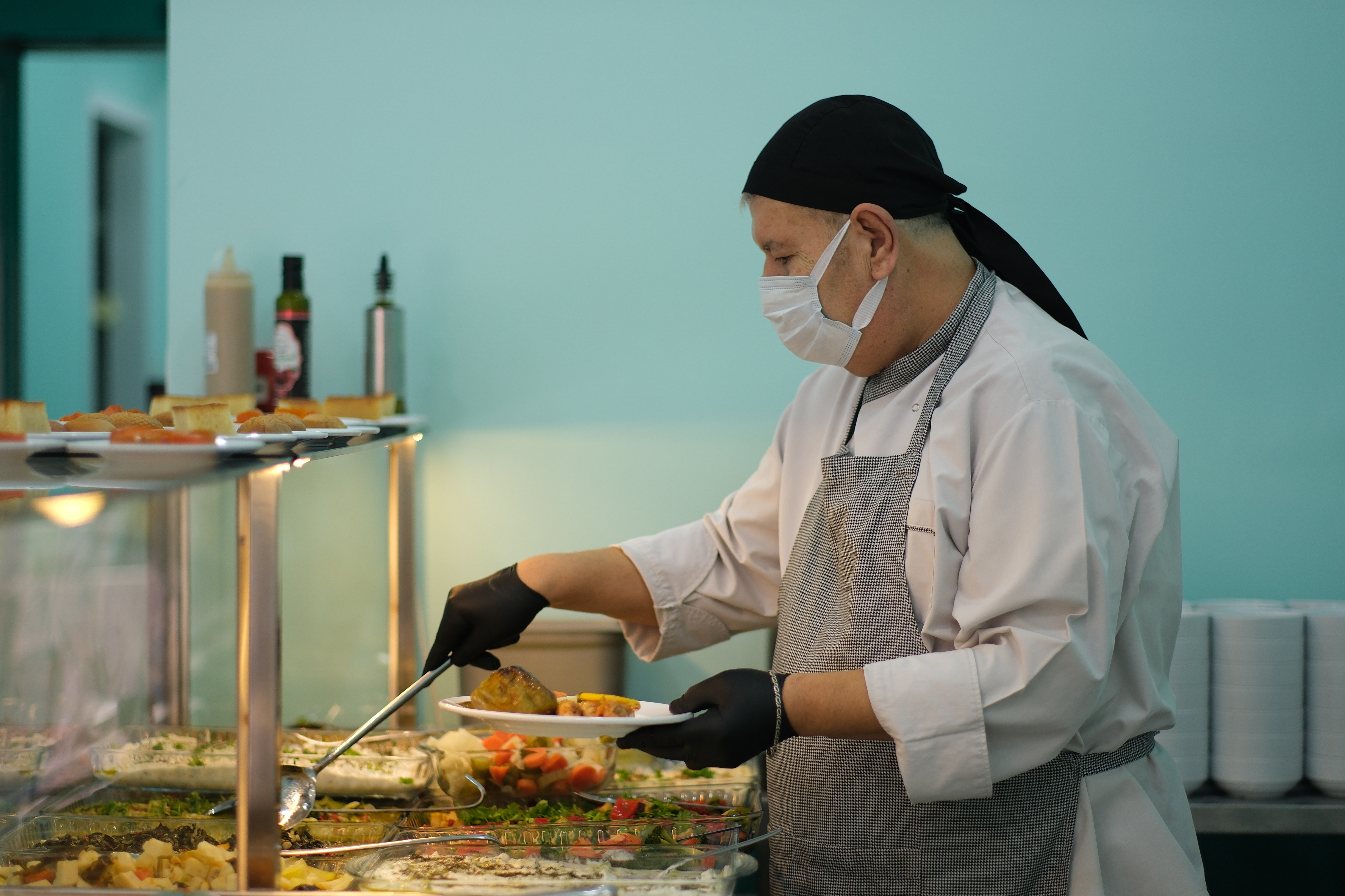 Alsancak'ta Lezzet ve Kalitenin Aile Dostu Buluşma Noktası: "Meş'ale"