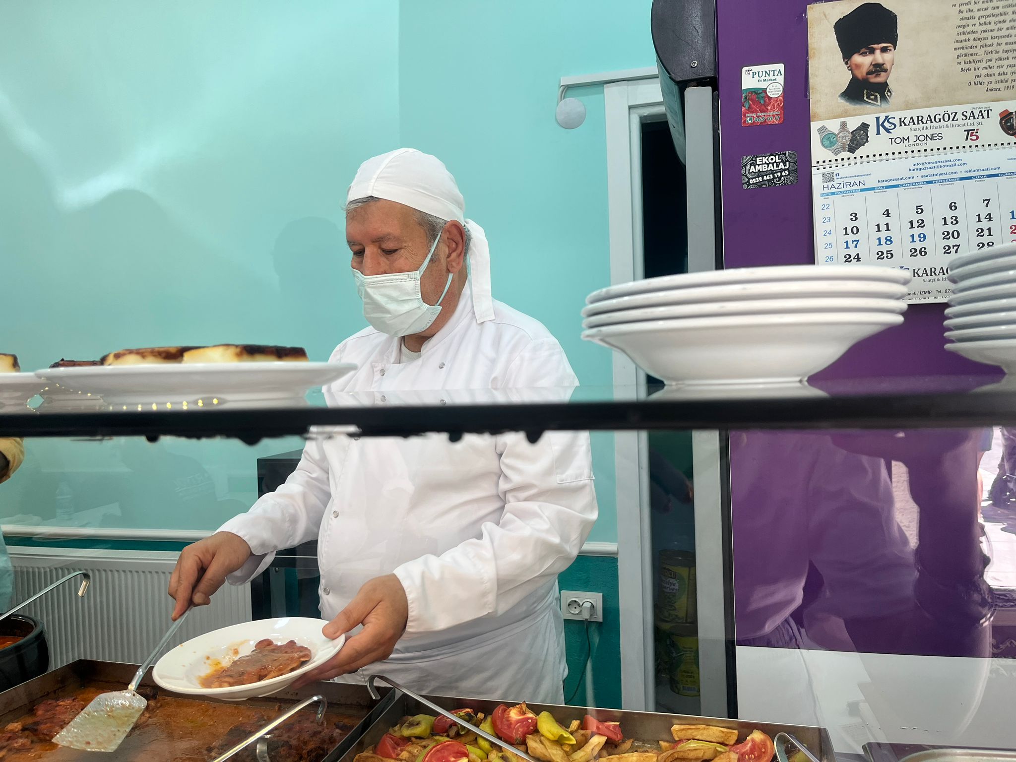 Alsancak'ta Lezzet ve Kalitenin Aile Dostu Buluşma Noktası: "Meş'ale"