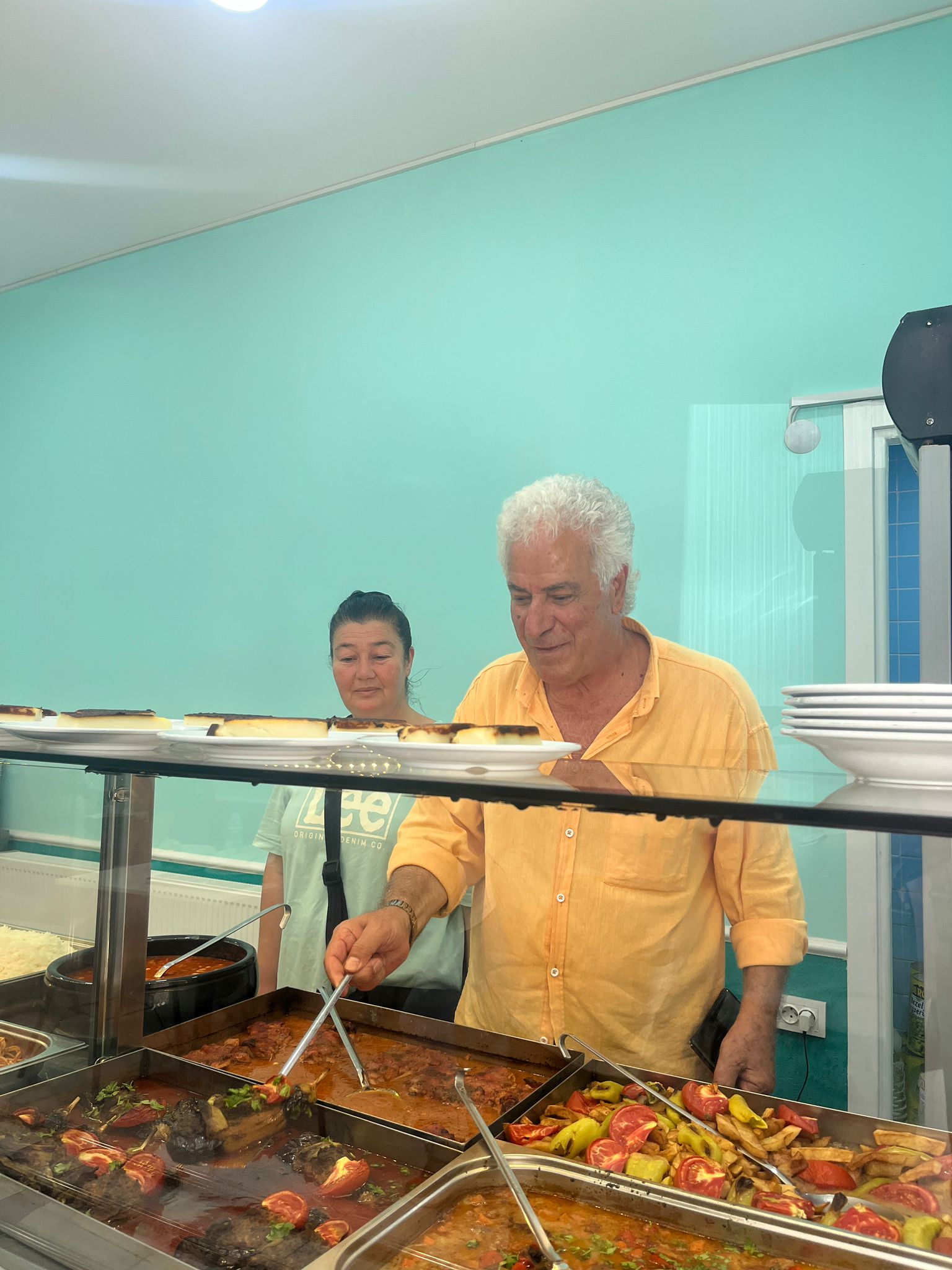 Alsancak'ta Lezzet ve Kalitenin Aile Dostu Buluşma Noktası: "Meş'ale"