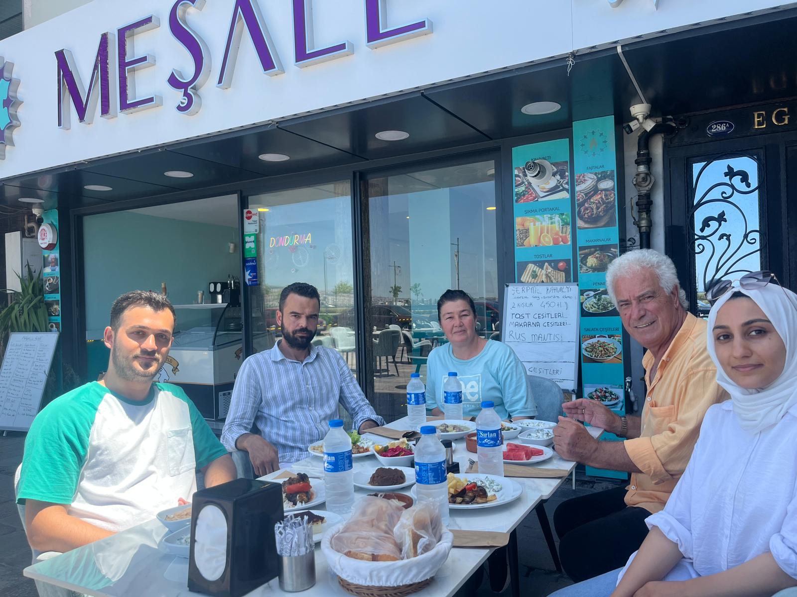 Alsancak'ta Lezzet ve Kalitenin Aile Dostu Buluşma Noktası: "Meş'ale"